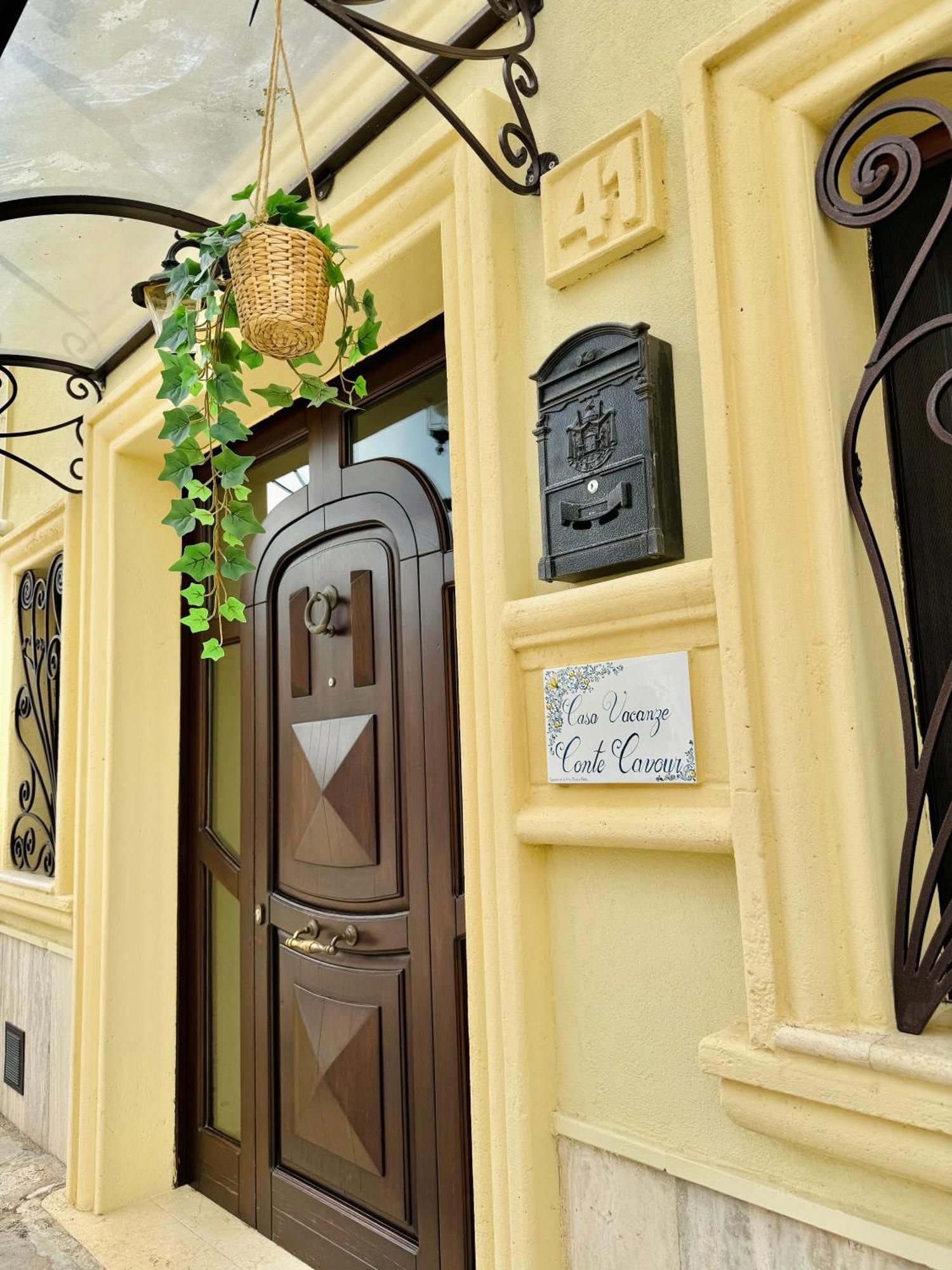 Conte Cavour - Casa Vacanze Laterza Exterior foto